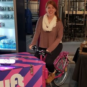 Meet your Posher, Hava